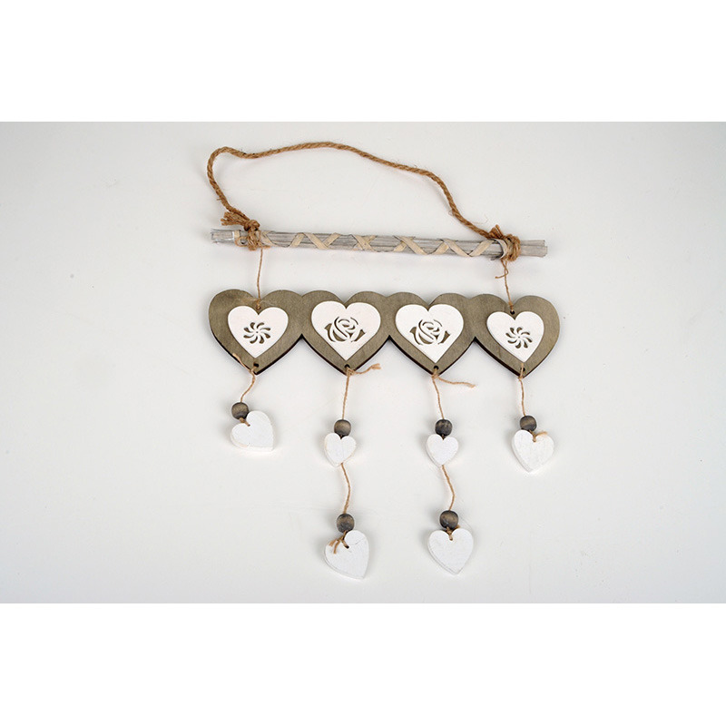 akaszt&oacute;s 4-es fa sz&iacute;v vir&aacute;gokkal feh&eacute;r-sz&uuml;rke 40x58cm