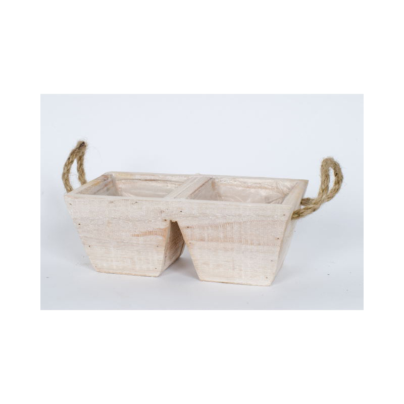 sz&ouml;gletes fa l&aacute;da k&eacute;t vir&aacute;ghoz